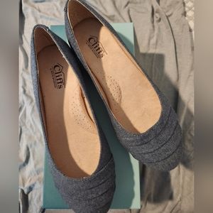 Womens flats chambray 8.5 wide width cliffs by white mountain